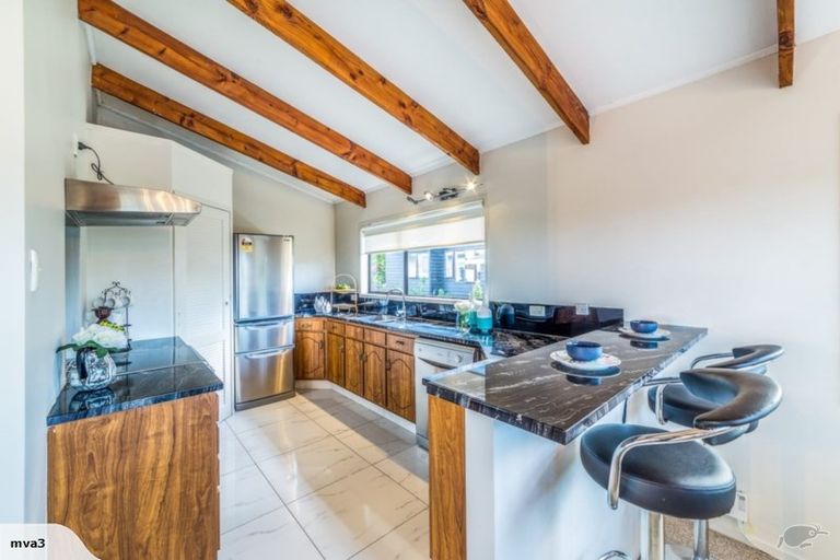 Photo of property in 24a East Coast Road, Milford, Auckland, 0620