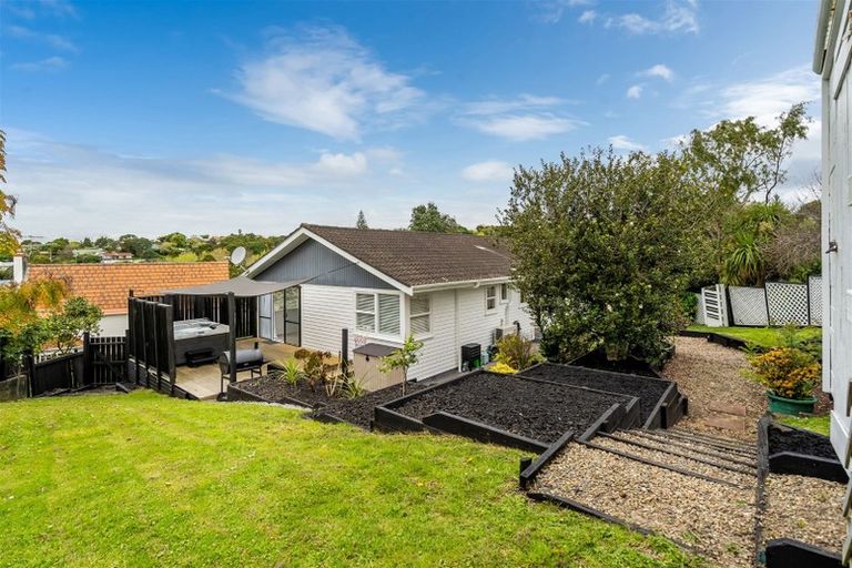 Photo of property in 19 Agincourt Street, Glenfield, Auckland, 0629