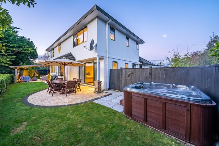 Photo of property in 18 Betty Watt Grove, Riverstone Terraces, Upper Hutt, 5018