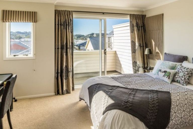 Photo of property in 8a Stone Street, Miramar, Wellington, 6022