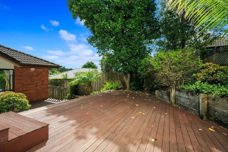 Photo of property in 16 Phoebe Meikle Place, Torbay, Auckland, 0630
