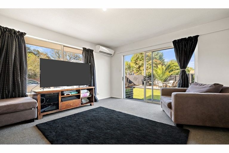 Photo of property in 2/50 Valecrest Avenue, Parklands, Christchurch, 8083