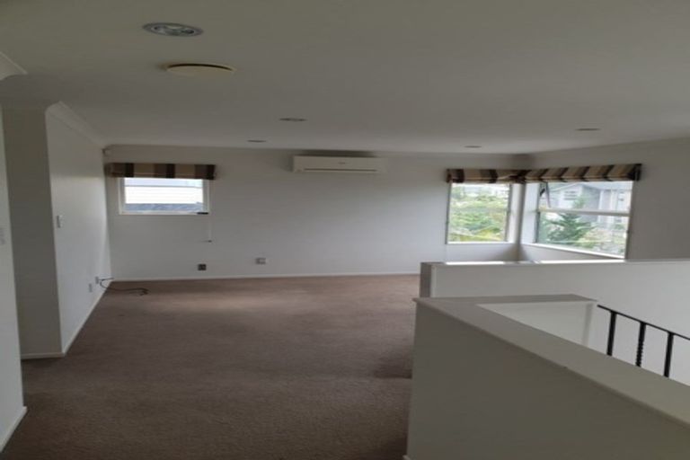 Photo of property in 106 Lake Panorama Drive, Henderson Valley, Auckland, 0612
