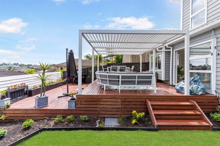 Photo of property in 2/862 East Coast Road, Northcross, Auckland, 0630