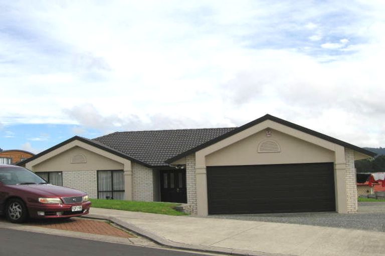 Photo of property in 18 Roy Maloney Drive, Henderson, Auckland, 0612
