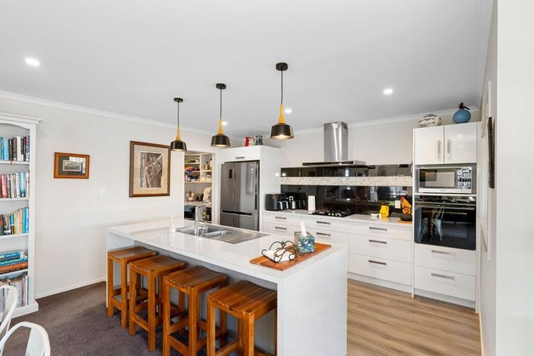 Photo of property in 21 Okarito Avenue, Levin, 5510