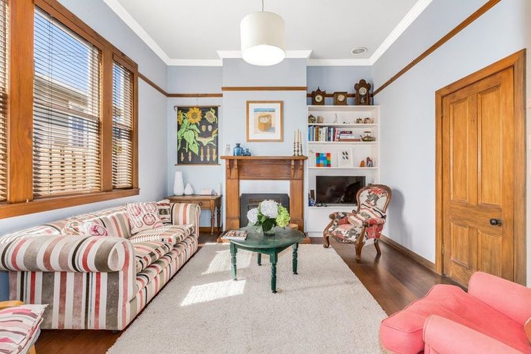 Photo of property in 18 Mills Road, Brooklyn, Wellington, 6021