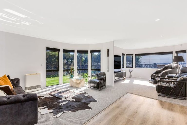 Photo of property in 8 Glengavel Grove, Papakowhai, Porirua, 5024