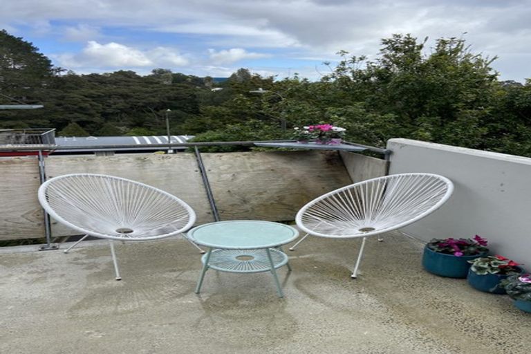 Photo of property in 1a/20 Ian Marwick Place, Birkenhead, Auckland, 0626