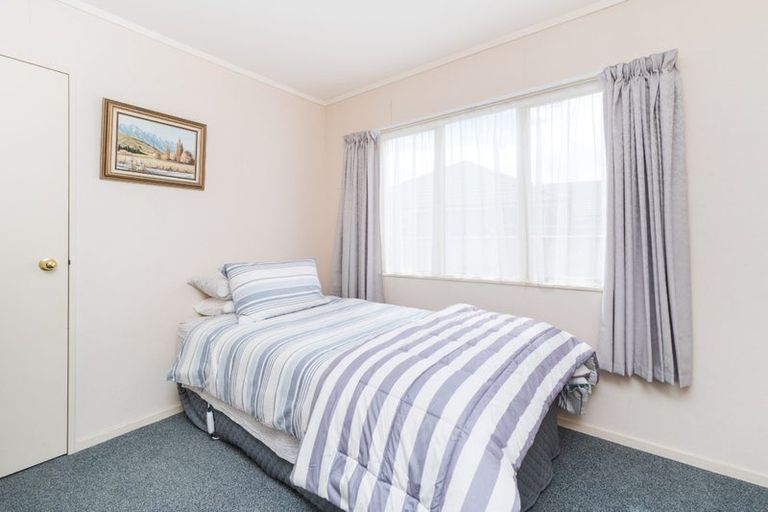 Photo of property in 18 Dalfield Place, Highbury, Palmerston North, 4412