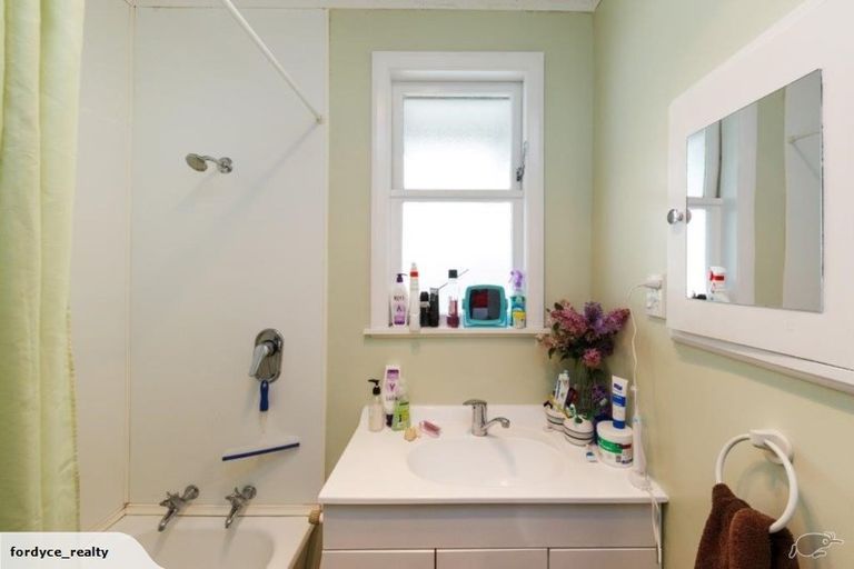 Photo of property in 9 Greenock Place, Awapuni, Palmerston North, 4412