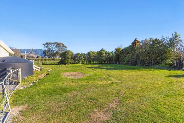 Photo of property in 931 State Highway 1, Te Horo, Otaki, 5581