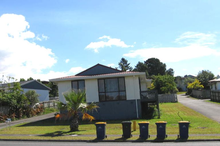 Photo of property in 43 Caribbean Drive, Unsworth Heights, Auckland, 0632