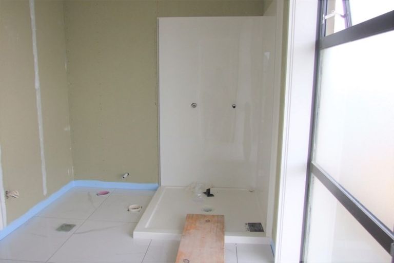 Photo of property in 2 Rere Close, Takanini, 2112