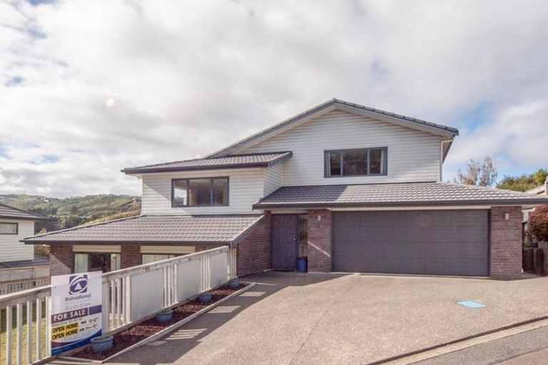 Photo of property in 20 Wantwood Grove, Churton Park, Wellington, 6037