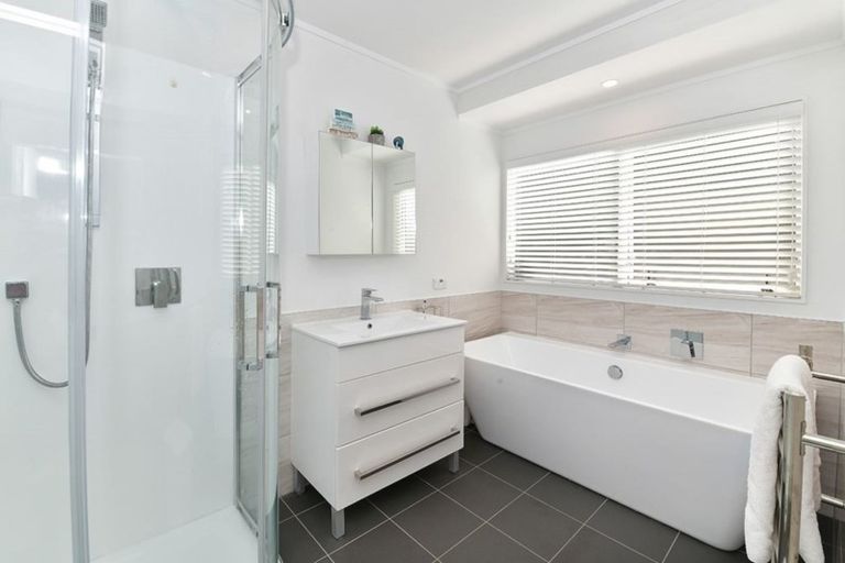 Photo of property in 10 Everard Avenue, Army Bay, Whangaparaoa, 0930