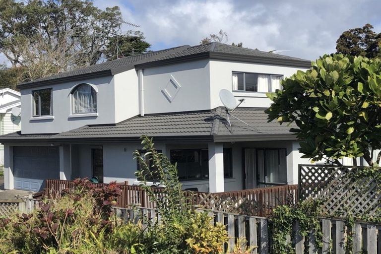 Photo of property in 1/18 Bond Crescent, Forrest Hill, Auckland, 0620