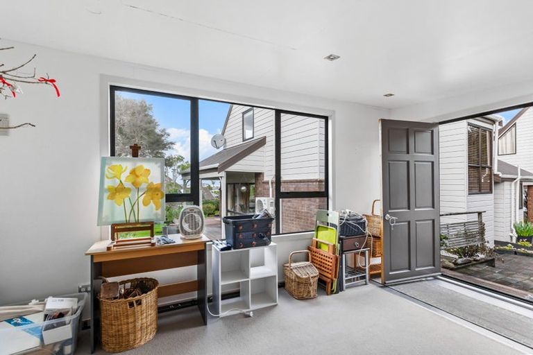 Photo of property in 27 Cherub Place, West Harbour, Auckland, 0618