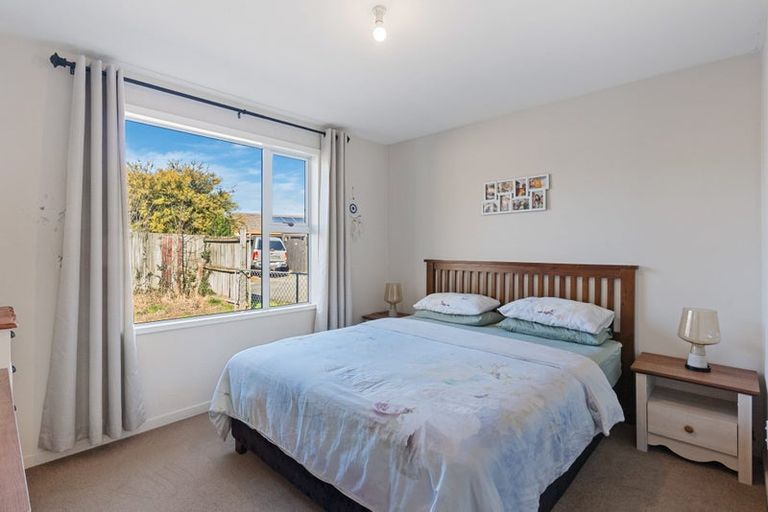 Photo of property in 16 Kruse Place, Redwood, Christchurch, 8051