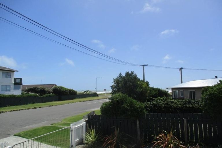 Photo of property in 4 Karaka Street, Otaki Beach, Otaki, 5512