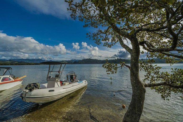 Photo of property in 295 Kopaki Point, Cooks Beach, Whitianga, 3591