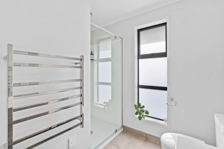 Photo of property in 2712 South Head Road, South Head, Helensville, 0874