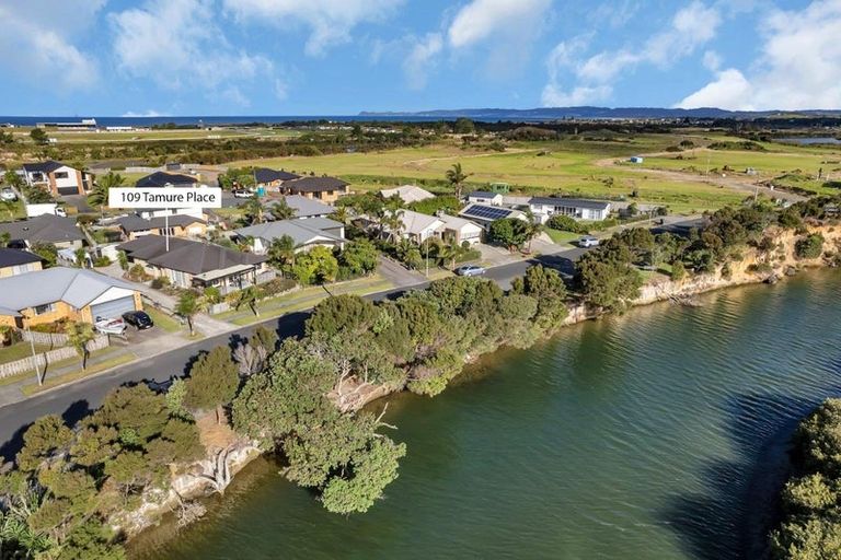 Photo of property in 109 Tamure Place, Ruakaka, 0116
