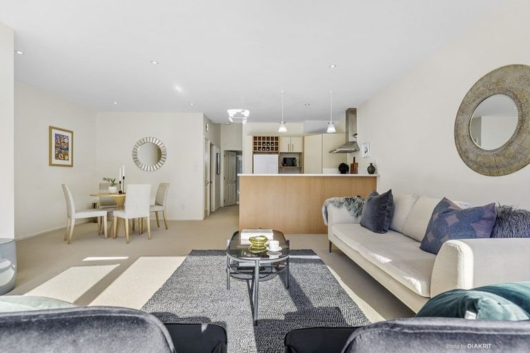 Photo of property in 7 Futuna Close, Karori, Wellington, 6012