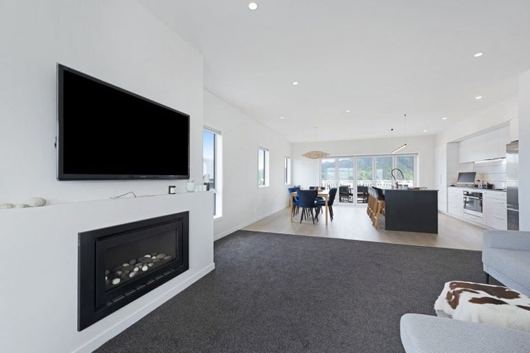 Photo of property in 2/74 Jubilee Road, Khandallah, Wellington, 6035