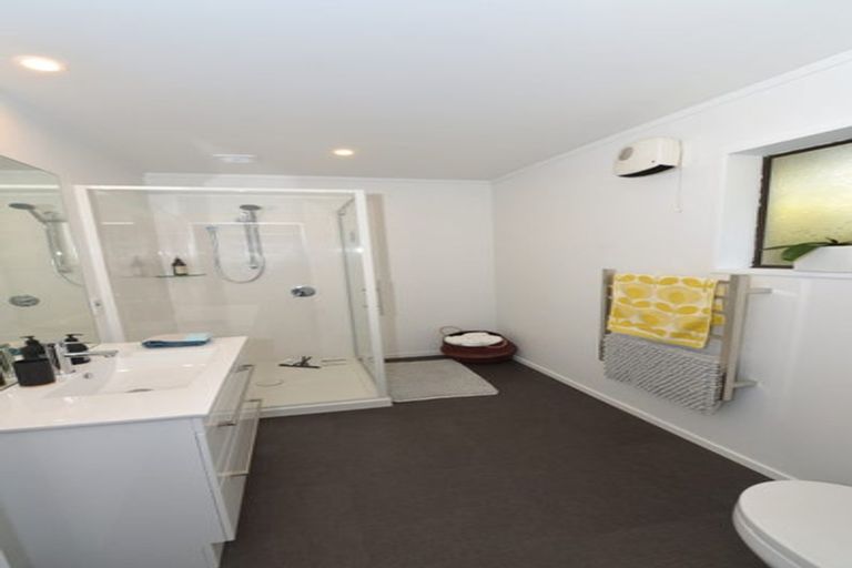 Photo of property in 2/11 Taupata Street, Redcliffs, Christchurch, 8081