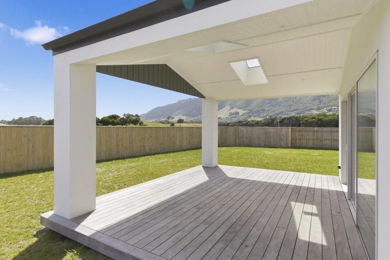 Photo of property in 7 Pihoihoi Close, Waikanae, 5036
