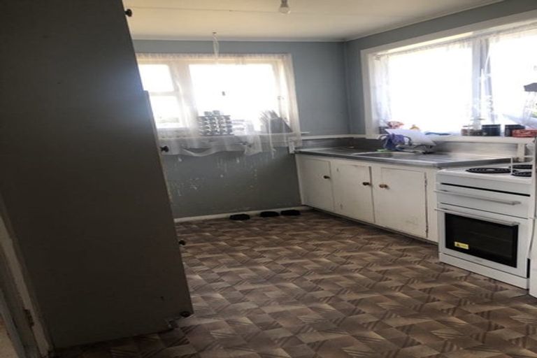 Photo of property in 2 Sutton Place, Hawera, 4610