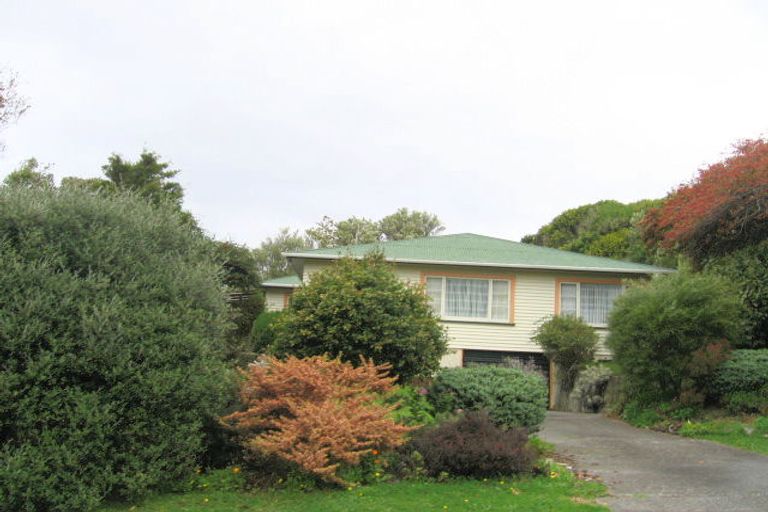 Photo of property in 39 Lincoln Avenue, Tawa, Wellington, 5028
