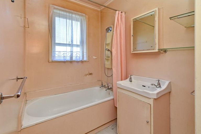 Photo of property in 2/69 Coronation Road, Papatoetoe, Auckland, 2025