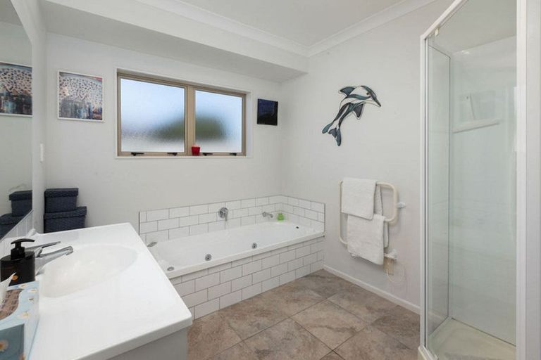 Photo of property in 32 Longmynd Drive, Katikati, 3129