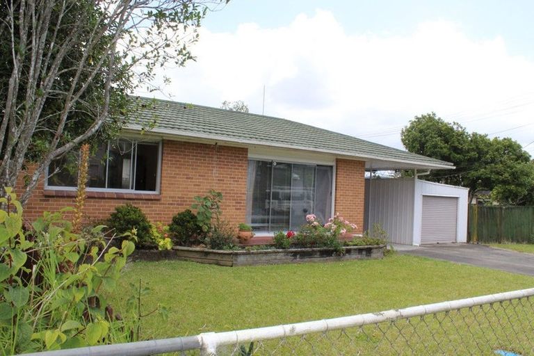 Photo of property in 1/73 Vodanovich Road, Te Atatu South, Auckland, 0610
