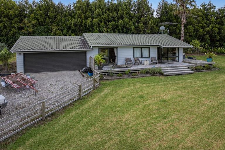 Photo of property in 786 South Head Road, South Head, Helensville, 0874