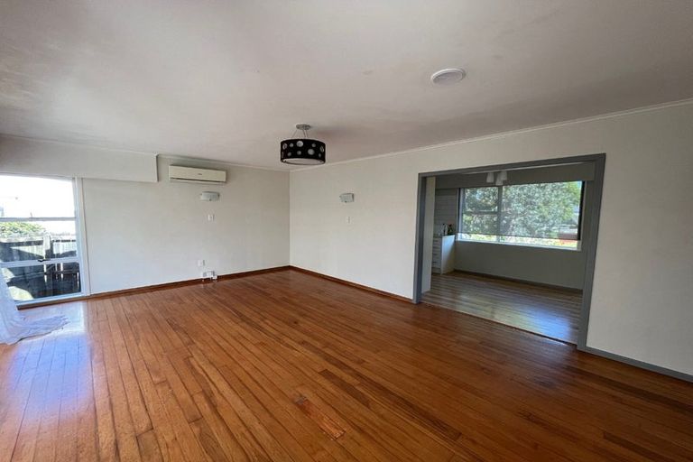 Photo of property in 165 Edgewater Drive, Pakuranga, Auckland, 2010