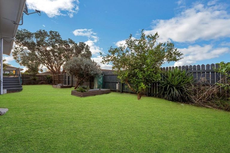 Photo of property in 2/41 Taitimu Drive, Weymouth, Auckland, 2103