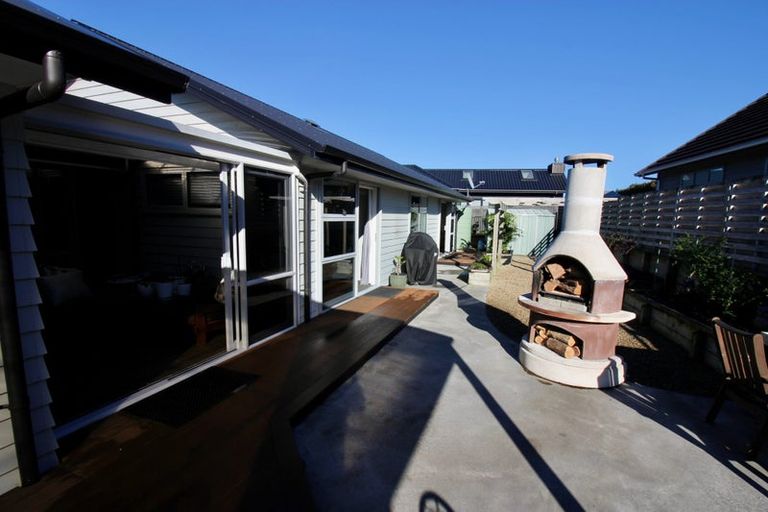 Photo of property in 2 Roseberry Place, Whitianga, 3510