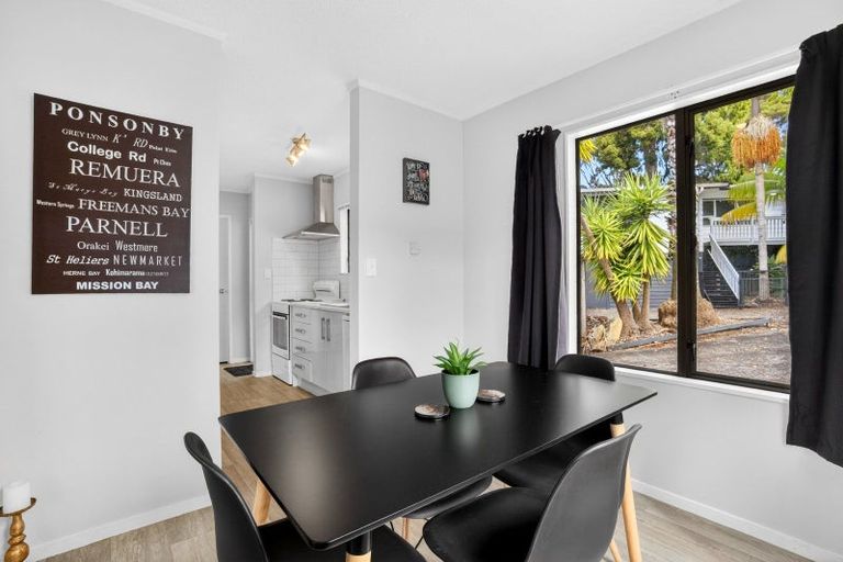 Photo of property in 8 Wirihana Road, Titirangi, Auckland, 0604