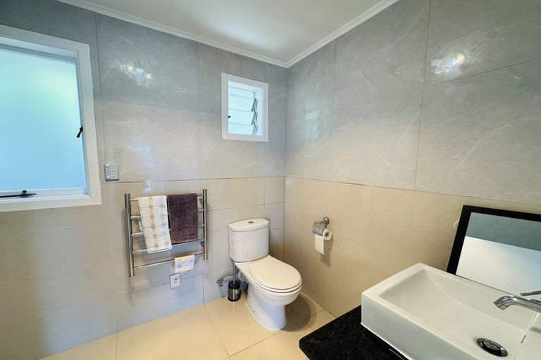 Photo of property in 21 Ludlow Terrace, Totara Vale, Auckland, 0627