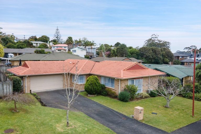 Photo of property in 112 Buscomb Avenue, Henderson, Auckland, 0610