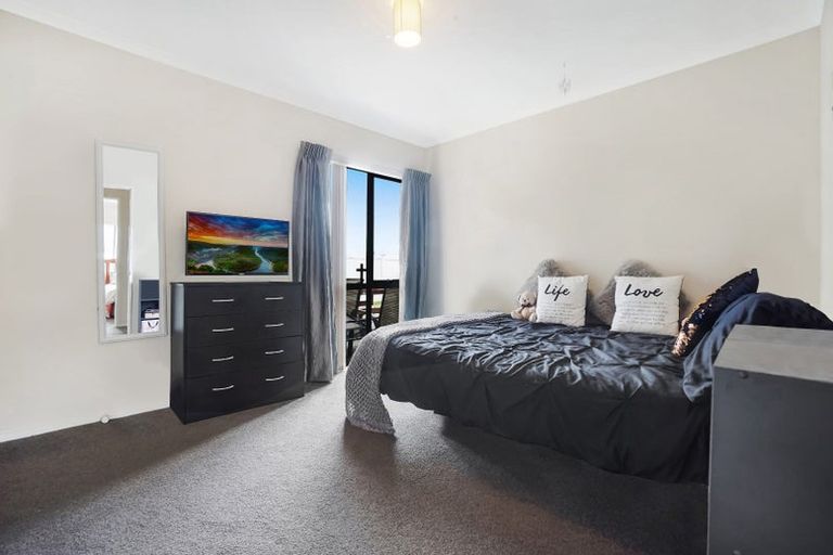 Photo of property in 16 Castlehill Court, Wattle Downs, Auckland, 2103