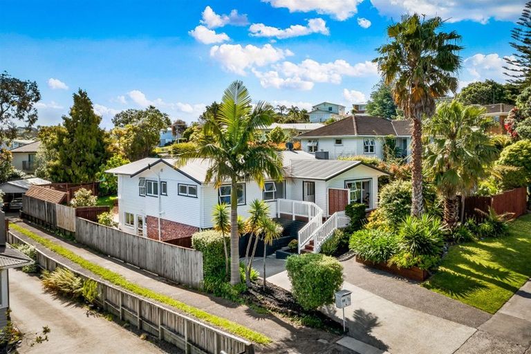Photo of property in 70 Blakeborough Drive, Forrest Hill, Auckland, 0620