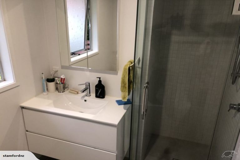 Photo of property in 15 The Grove, Titirangi, Auckland, 0604