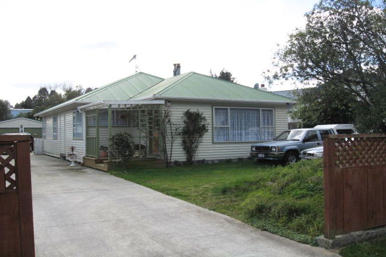 Photo of property in 8 Gibbs Crescent, Wainuiomata, Lower Hutt, 5014