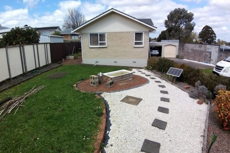Photo of property in 18 Tupaki Place, Pakuranga Heights, Auckland, 2010