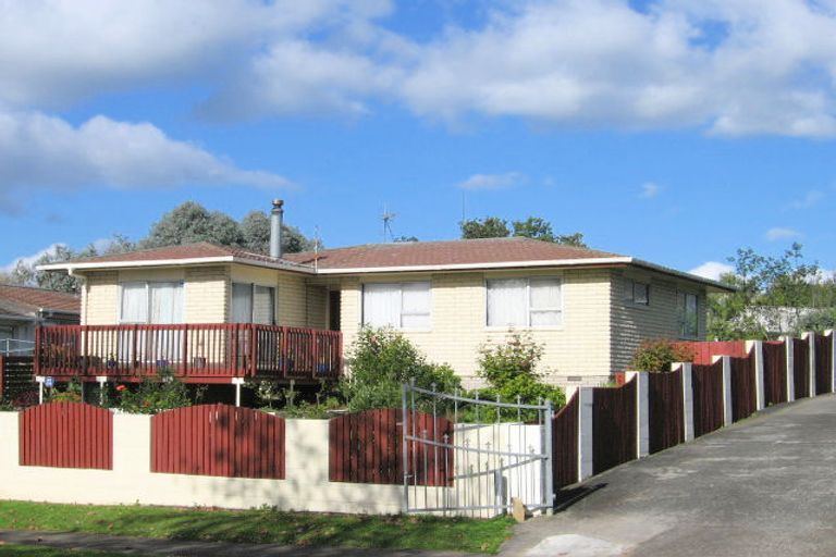 Photo of property in 75 Sikkim Crescent, Clover Park, Auckland, 2019
