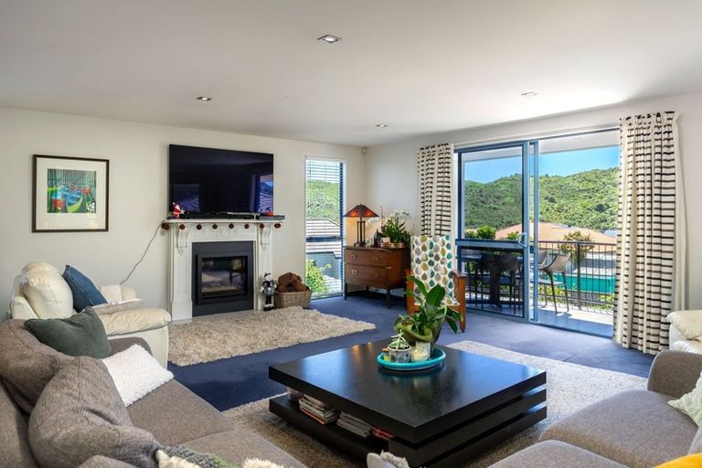 Photo of property in 12 Ranui Street, Waikawa, Picton, 7220